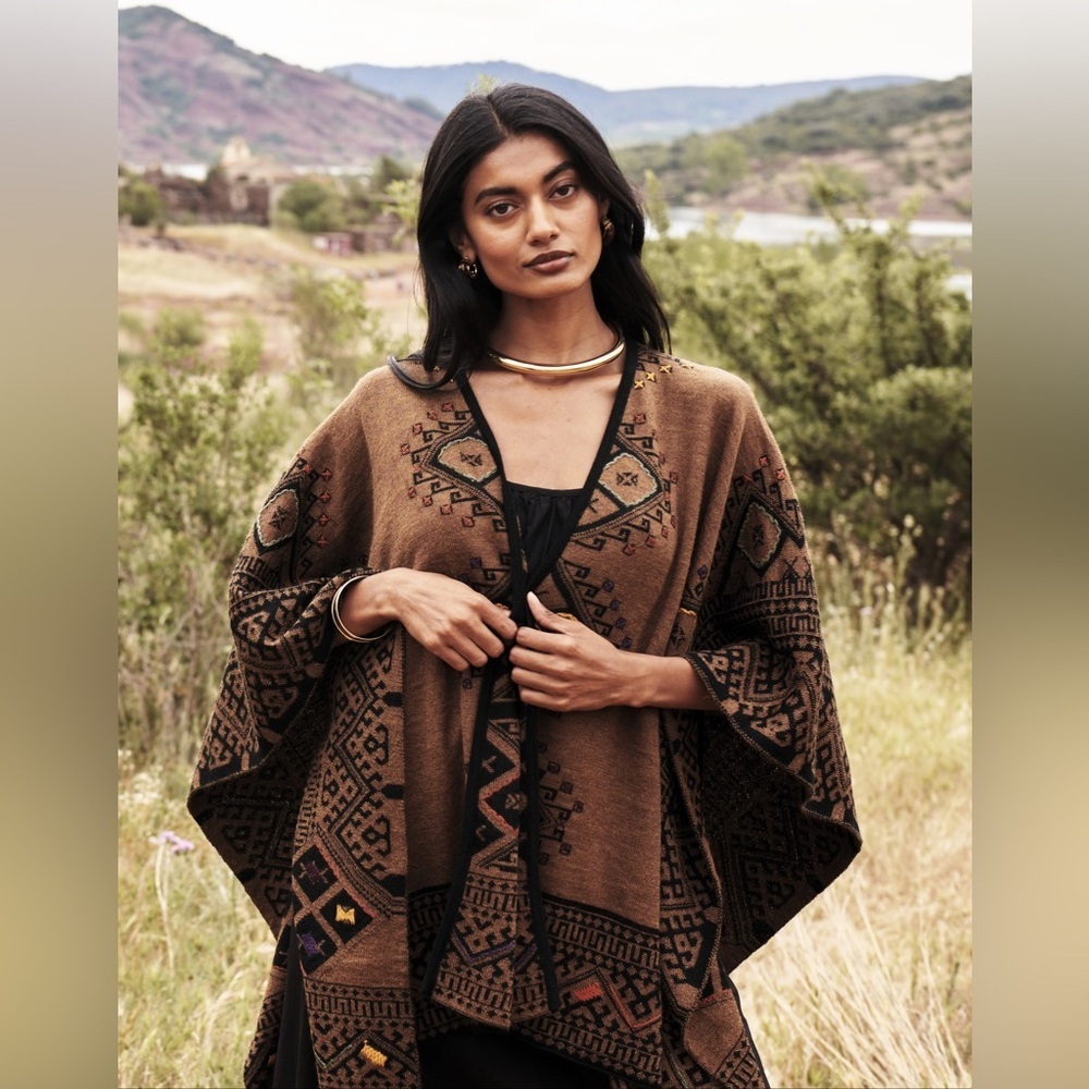 Alpaca Blend Poncho Made in Peru traditional pattern one size